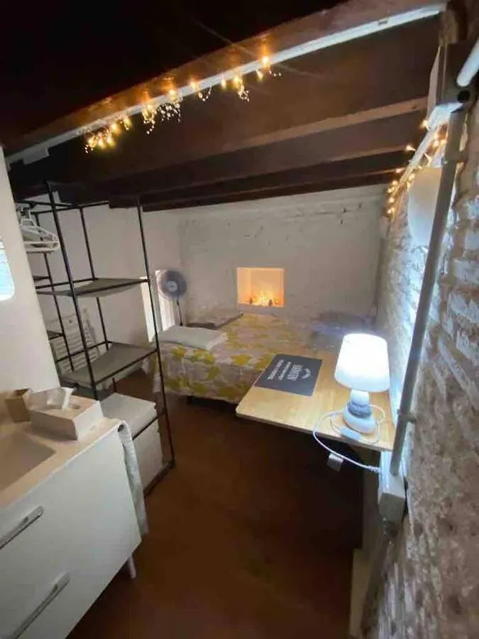 Airbhouse Private Rooms & Apartments Seville Homestay
