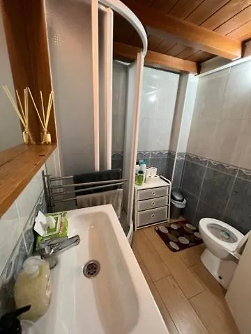 Airbhouse Private Rooms & Apartments Seville Homestay