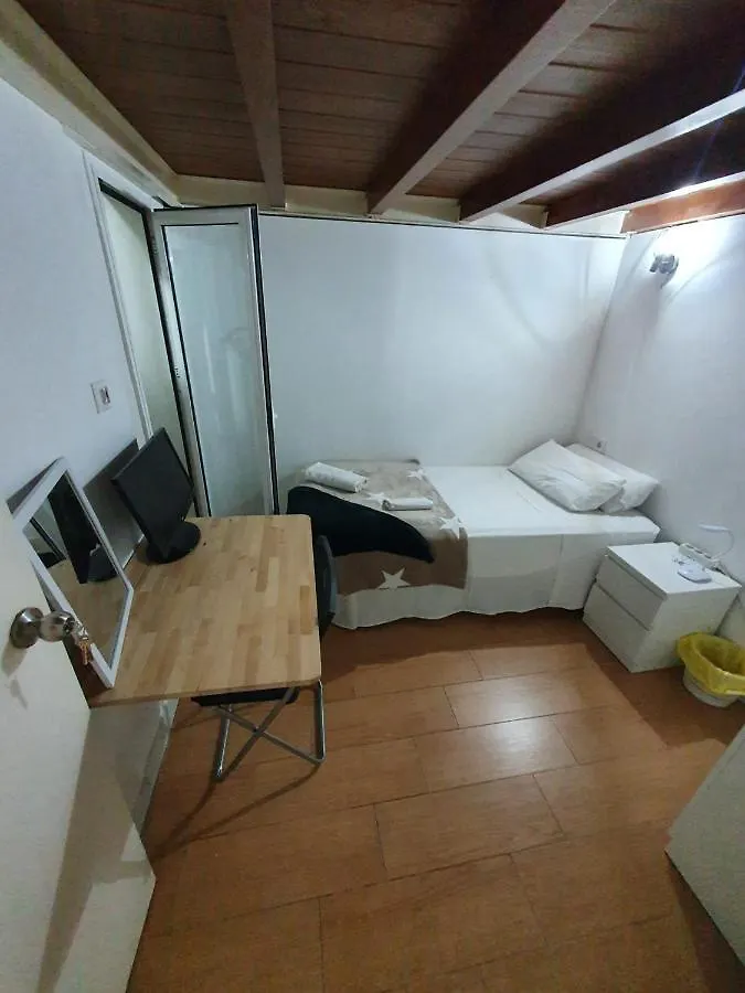 Homestay Airbhouse Private Rooms & Apartments Seville