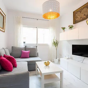 holidays2malaga-carrera-capuchinos-free-parking-aircon-downtown.1costadelsol.com/