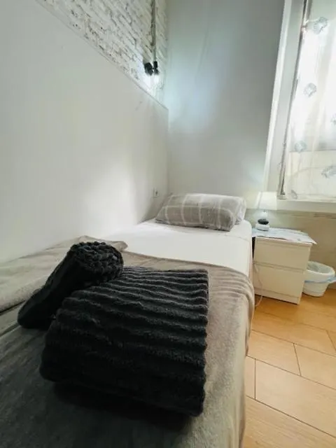 Airbhouse Private Rooms & Apartments Siviglia Alloggio in famiglia