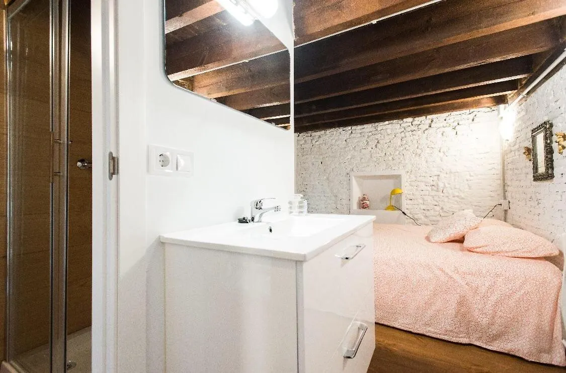 Homestay Airbhouse Private Rooms & Apartments Seville Spain